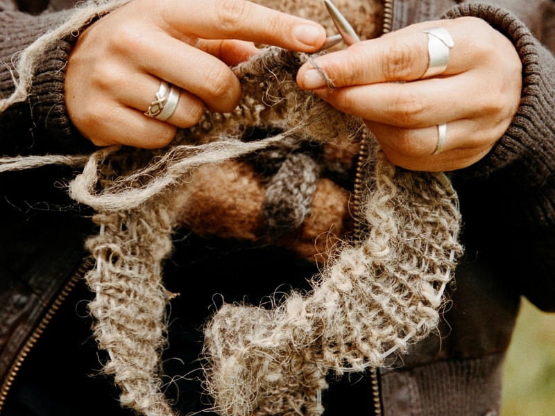 strikkende hænder