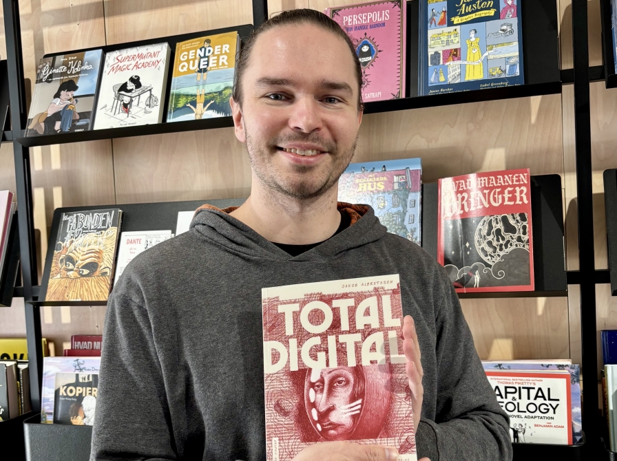 Kristian med bogen Total digtal 